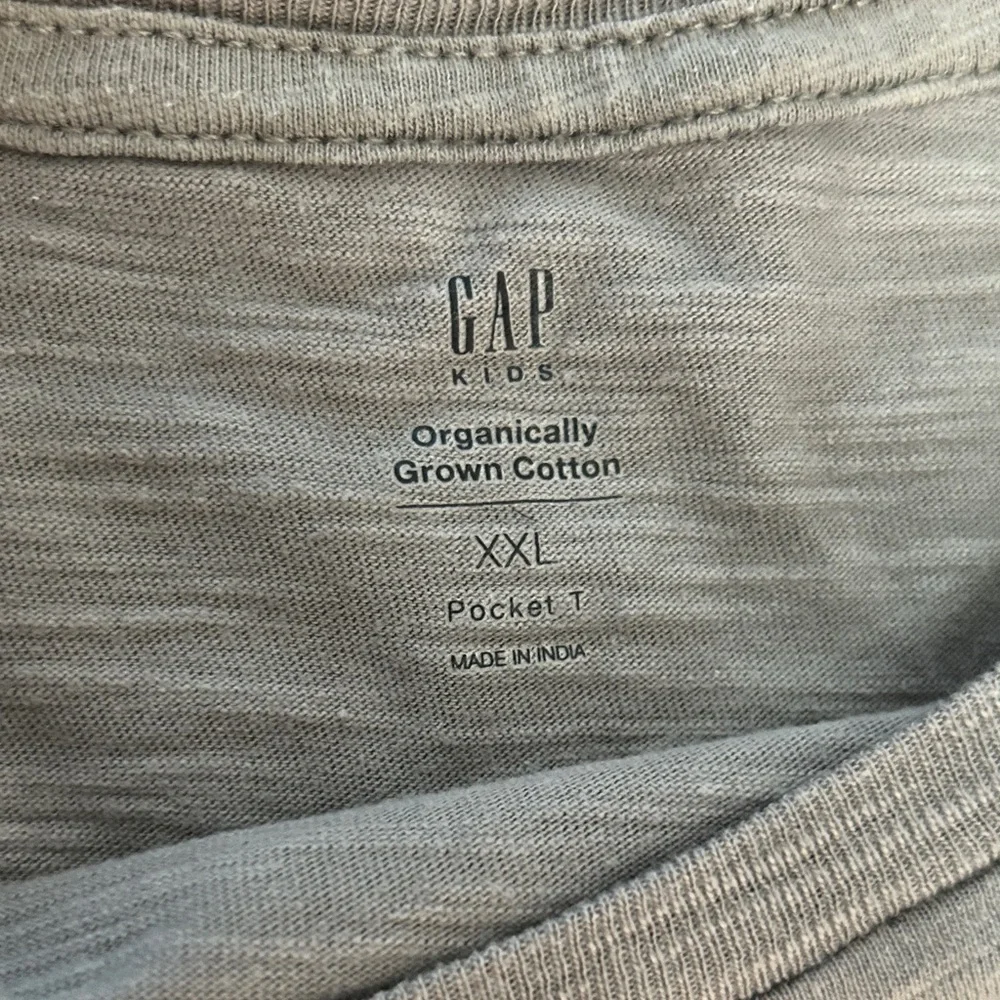 Gap Organic Cotton Gray Long Sleeve Pocket Tee -Boys Size XXL